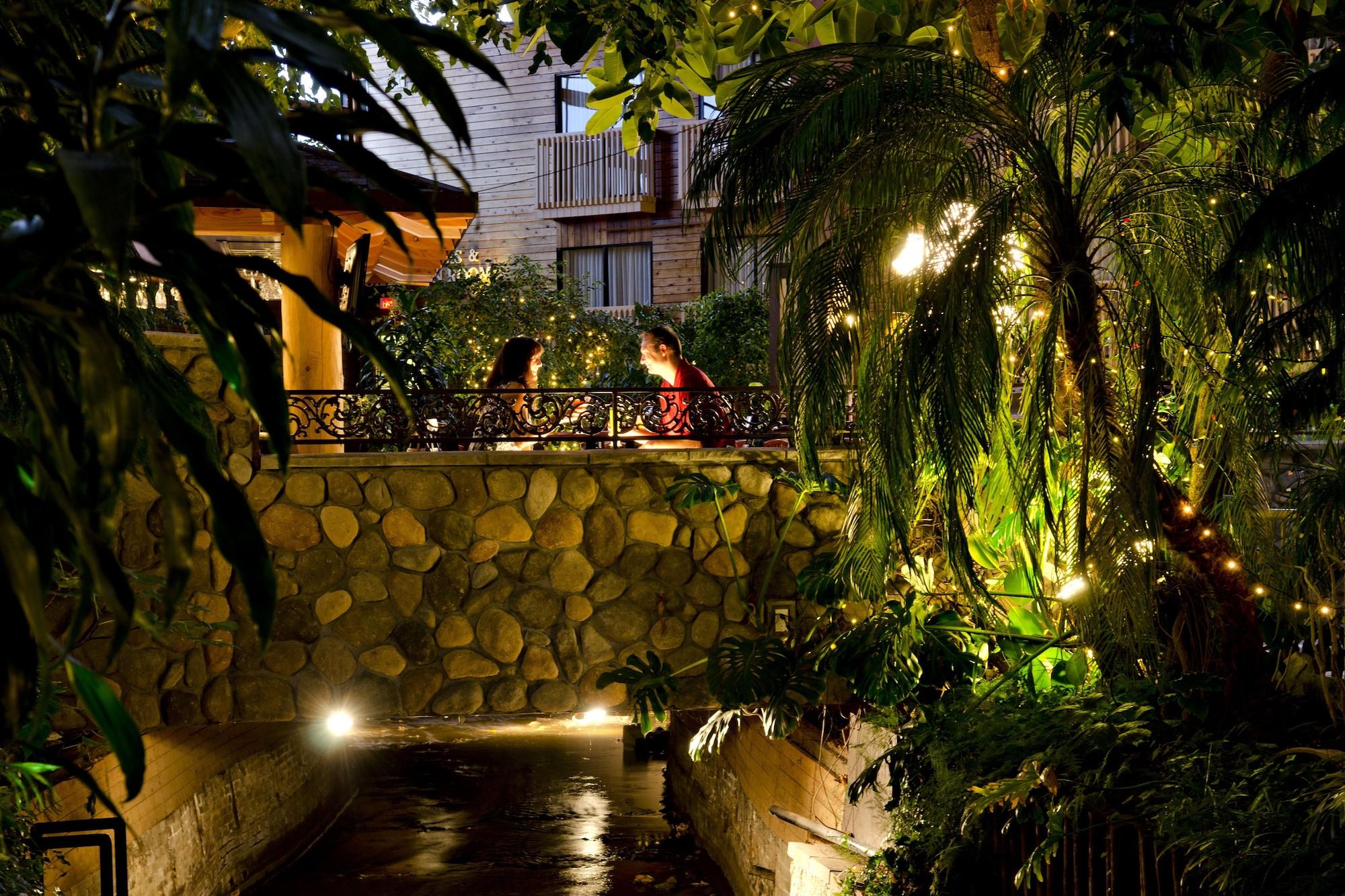 Prestige Vernon Lodge Екстер'єр фото