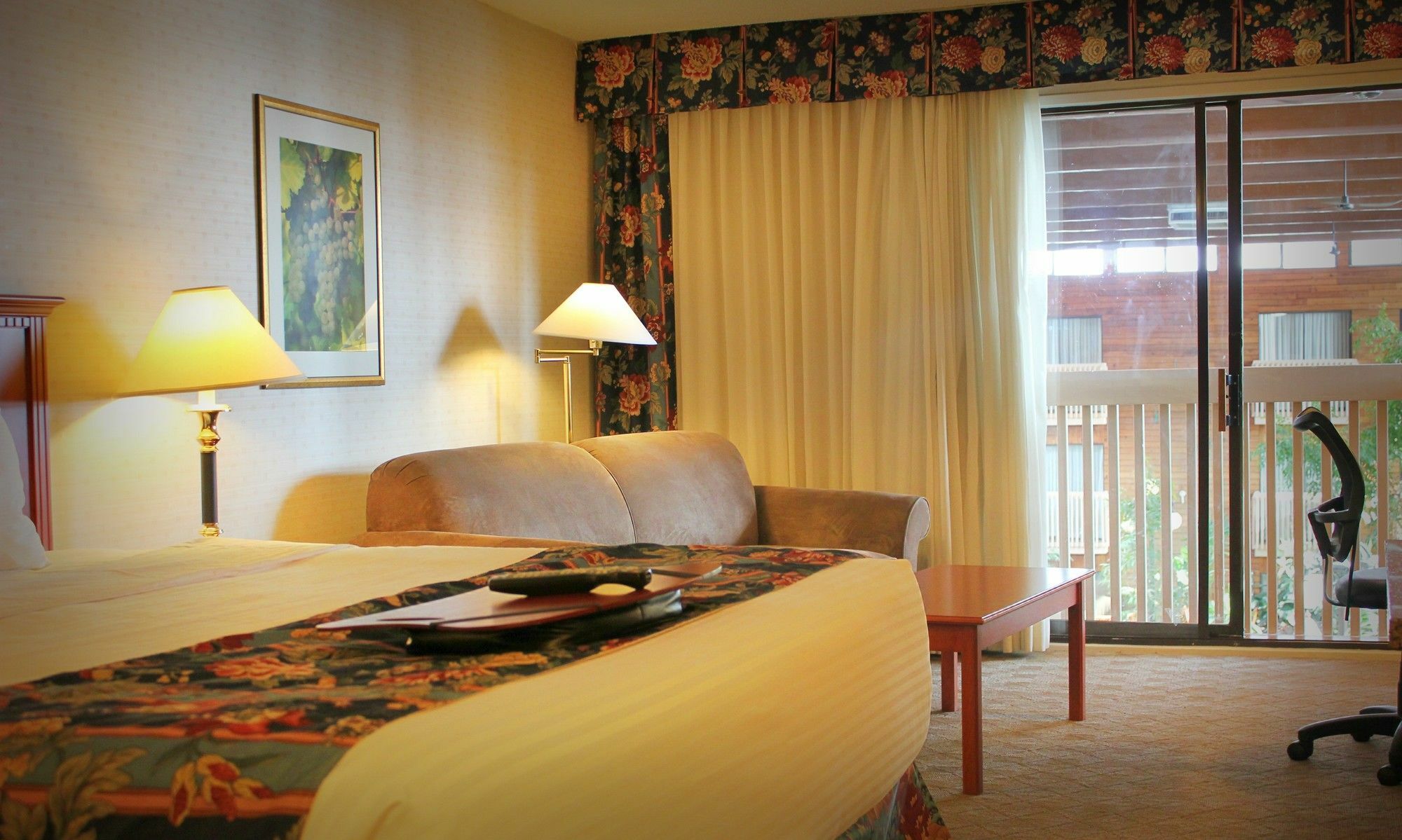 Prestige Vernon Lodge Екстер'єр фото