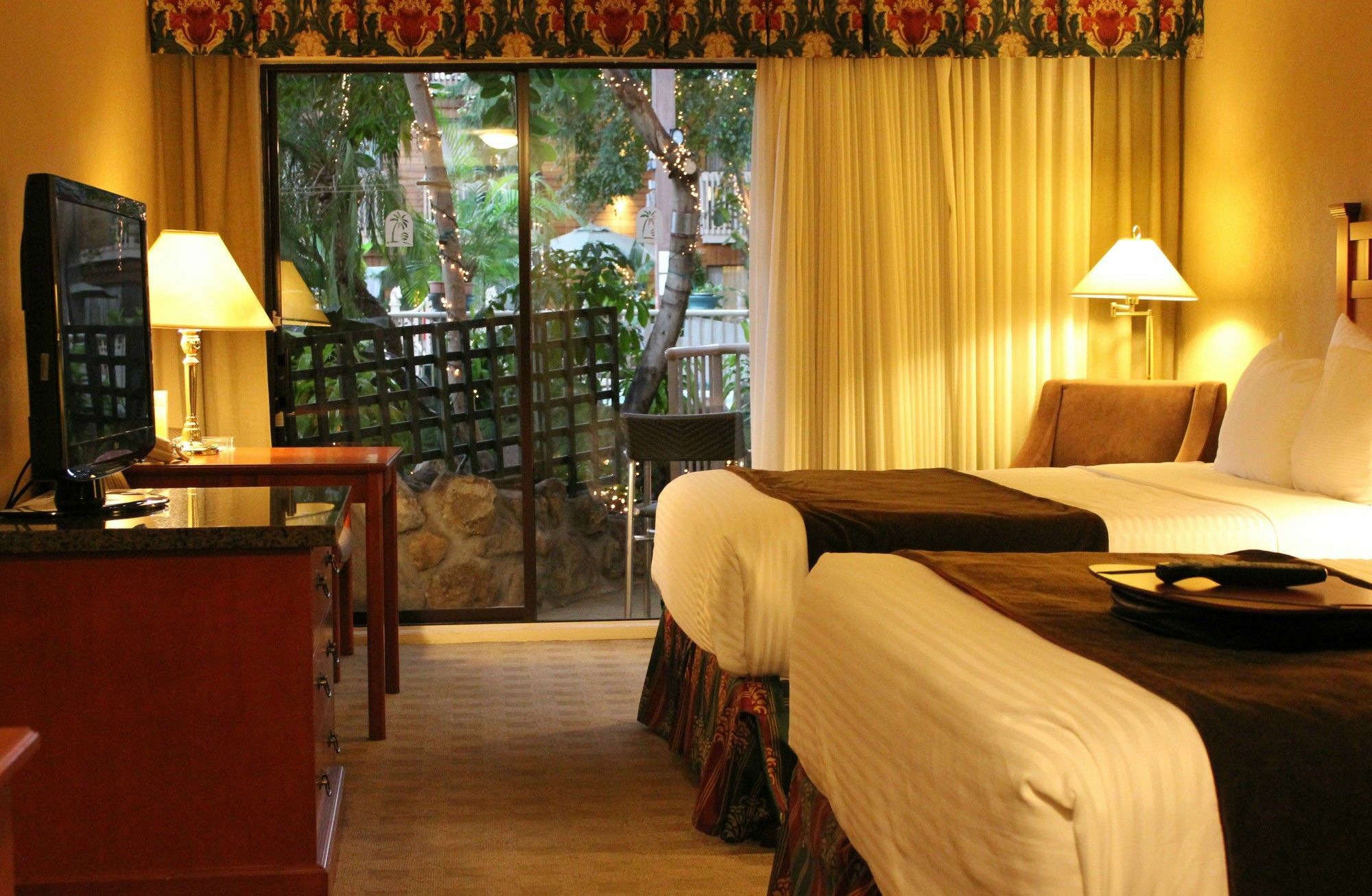 Prestige Vernon Lodge Екстер'єр фото